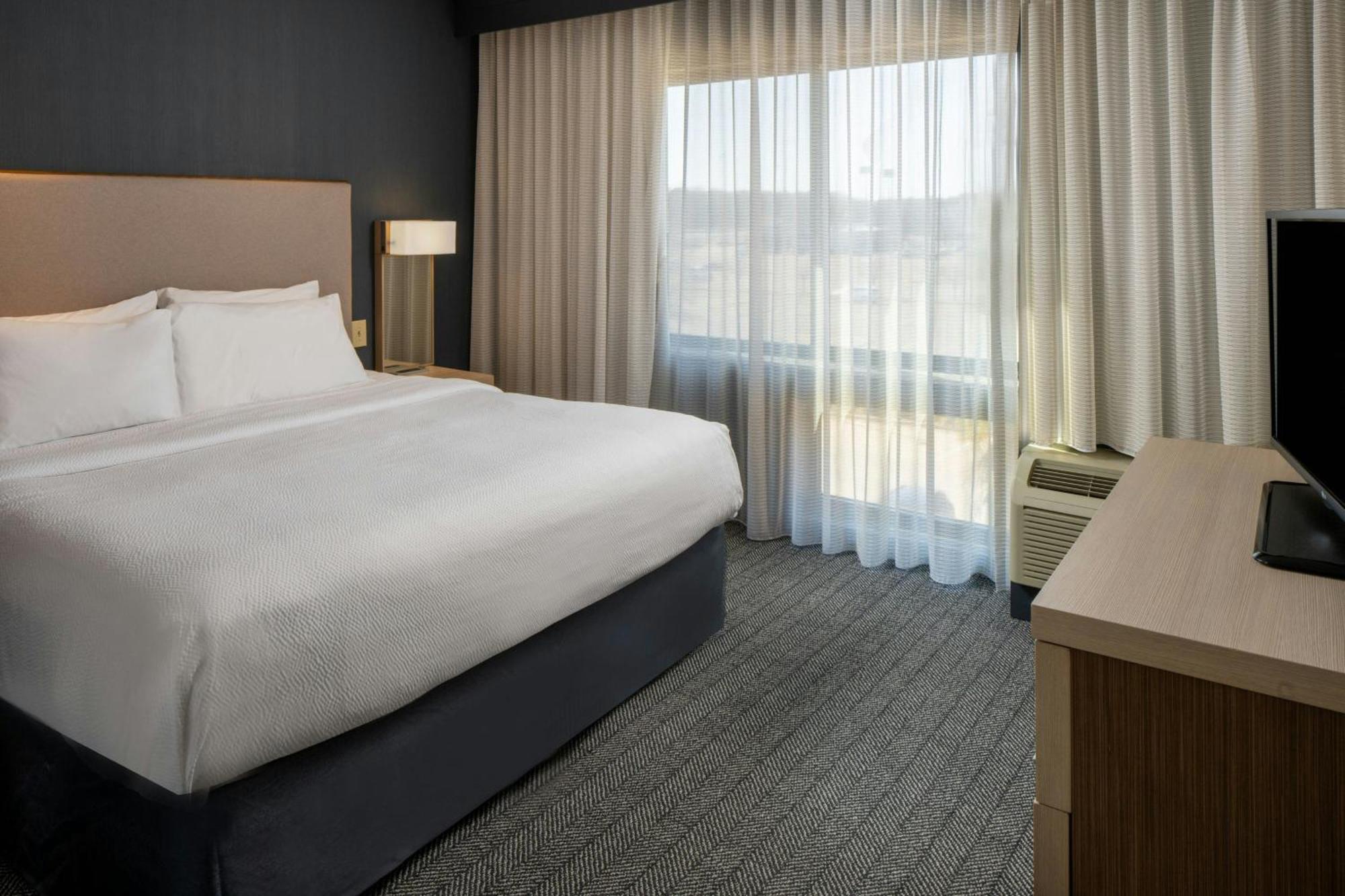 Courtyard By Marriott Jackson Airport/Pearl Hotel Buitenkant foto