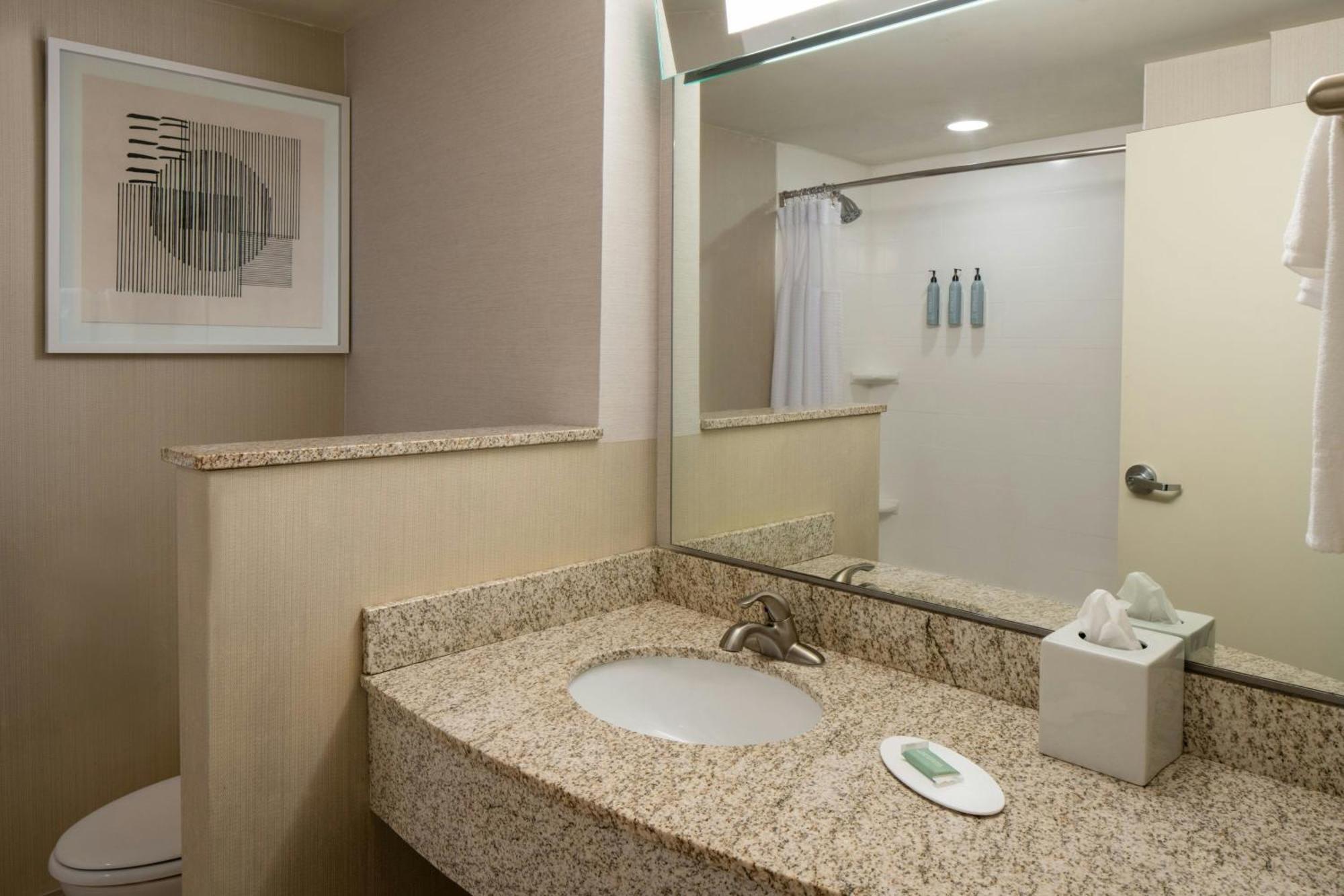 Courtyard By Marriott Jackson Airport/Pearl Hotel Buitenkant foto